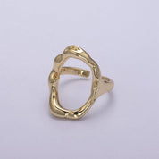 Forma – Hammered Gold Oval Ring