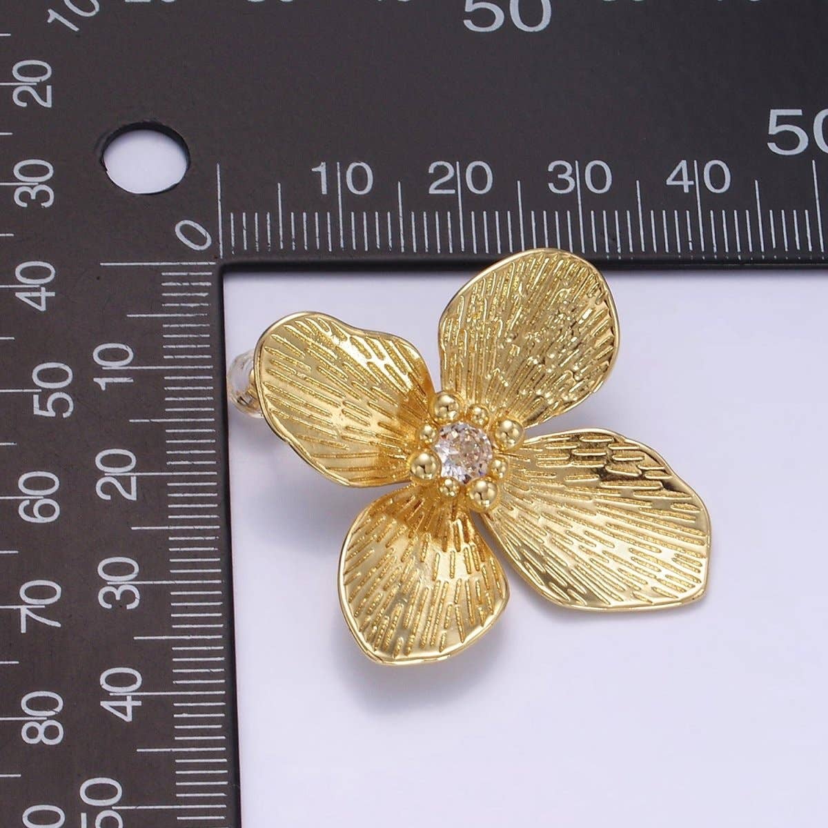 Soleil – Gold Flower Stud Earrings
