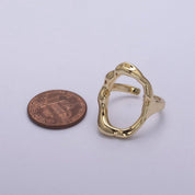 Forma – Hammered Gold Oval Ring
