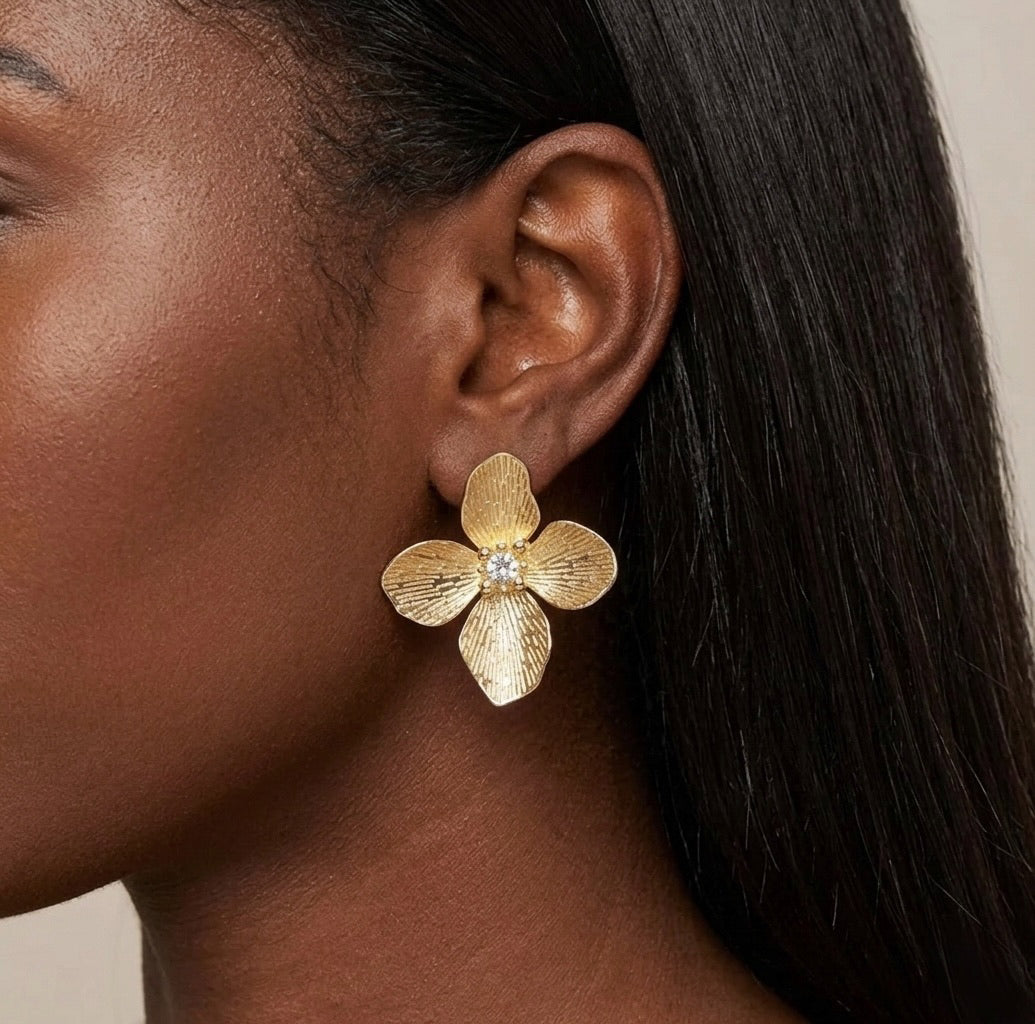 Soleil – Gold Flower Stud Earrings