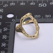 Forma – Hammered Gold Oval Ring